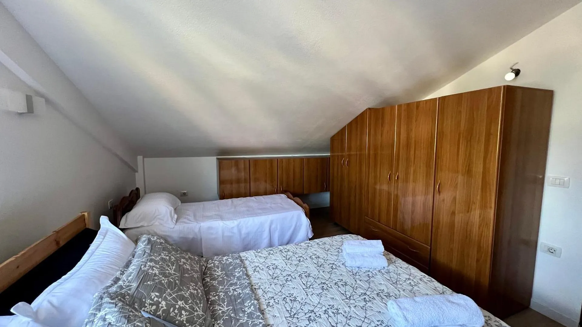 Sunny Apartment 地拉那 0*,  阿尔巴尼亚
