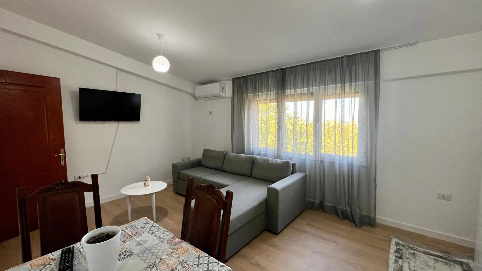 Sunny Apartment 地拉那 阿尔巴尼亚